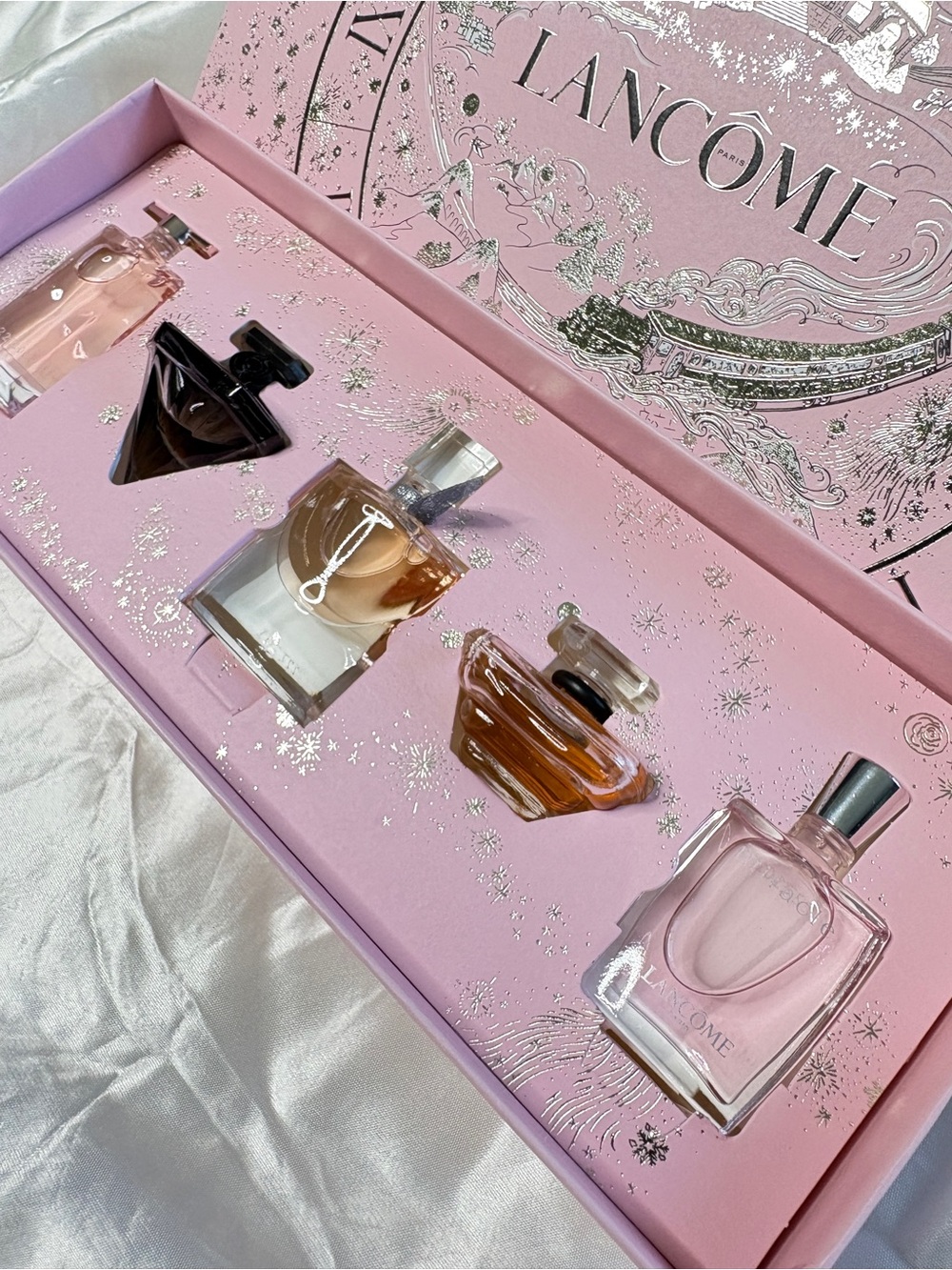 Lancome Mini Perfume Collection Set Limited Edition Holiday Gift Set. - Picture 2 of 4